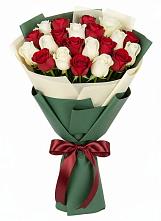 Букет Микс из красных и белых роз в Кольчугино