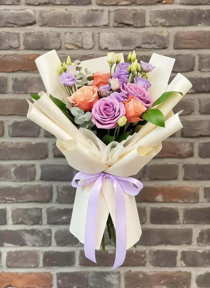 Букет цветов из: Лизиантусы и Розы в Кольчугино