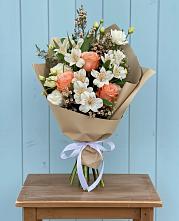 Букет цветов из:  Альстромерии, Лизиантусы, Розы и Хризантемы в Кольчугино