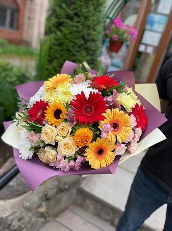 Букет цветов из: Герберы, Ромашки, Хризантемы, Розы и Подсолнухи в Кольчугино