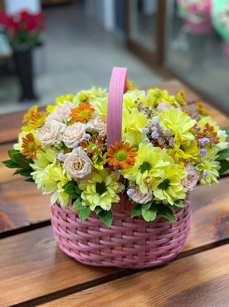 Цветочная композиция из Хризантемы и Розы в корзине в Кольчугино