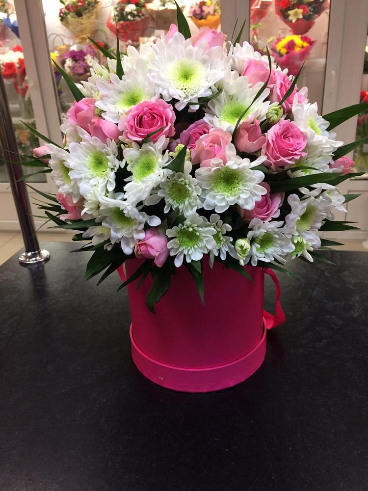 Цветочная композиция из Розы и Хризантемы в шляпной коробке в Кольчугино