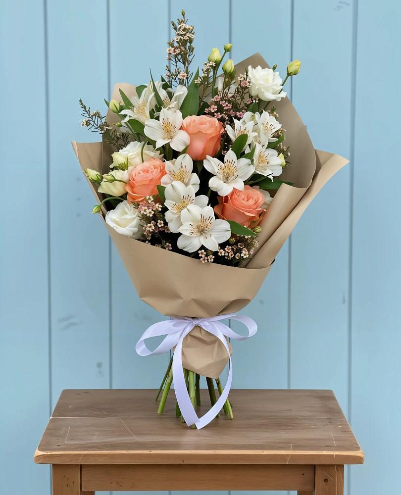 Букет цветов из: Альстромерии, Лизиантусы, Розы и Хризантемы в Кольчугино