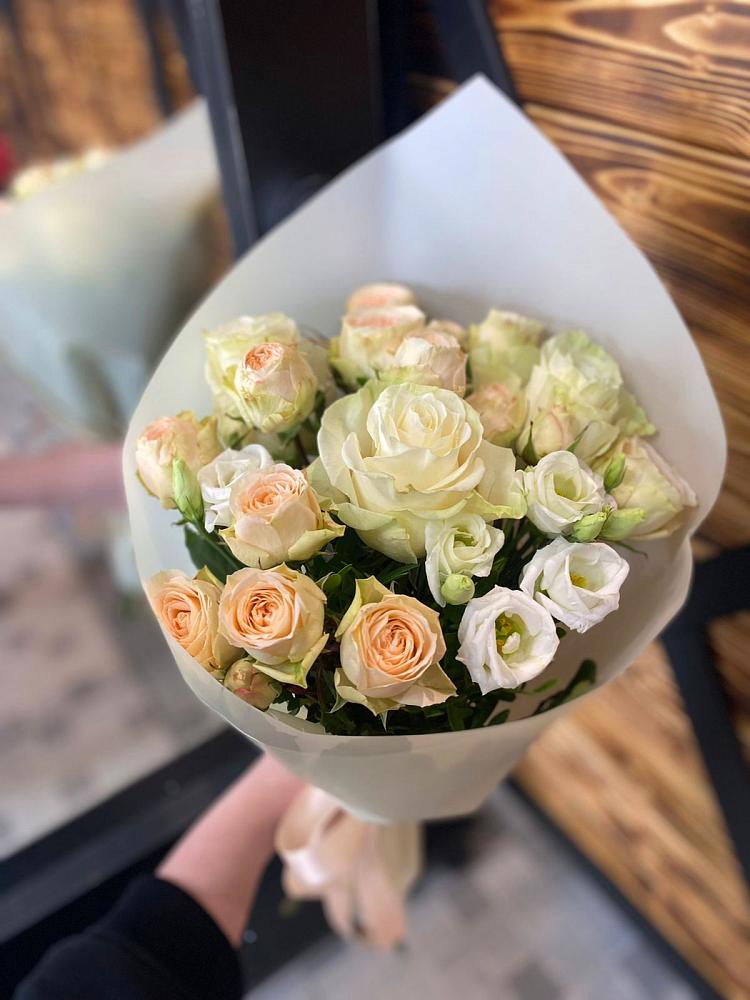 Букет цветов из: Розы и Лизиантусы в Кольчугино